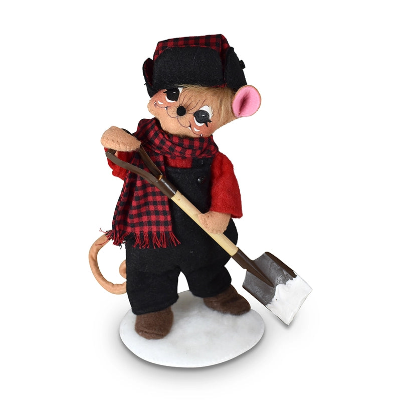 Christmas 6in Winter Woods Shoveling Mouse 611622